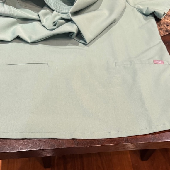 FIGS Sage Green Scrub Set womens - Picture 4 of 4